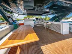 11 - Flybridge
