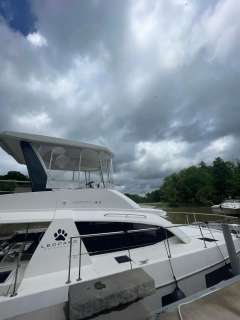 Leopard 43 Powercat Power catamaran