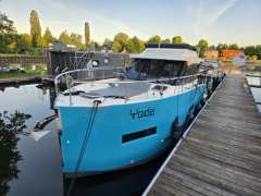 Cobra FUTURA 40 FlyBridge