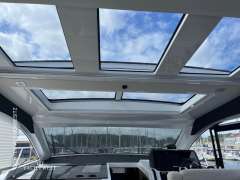 Sealine C 390