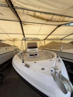 Ranieri Voyager 19S Center console