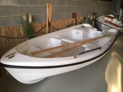 AGA 420 Ruderboot