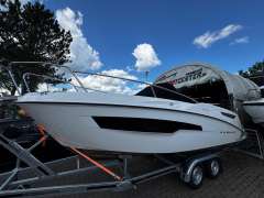 Karnic SL652 inkl. Yamaha F200XCA und Trailer Konsolenboot