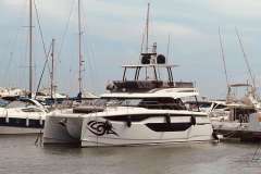 Prestige M48 Catamarán a motor