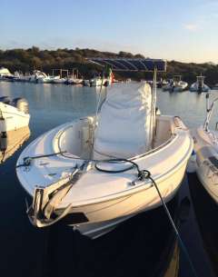 Boston Whaler 240 OUTRAGE Kalastajavene