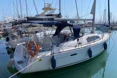 2007 Beneteau Oceanis 40 sailboat docked in marina, featuring sleek design and spacious deck.