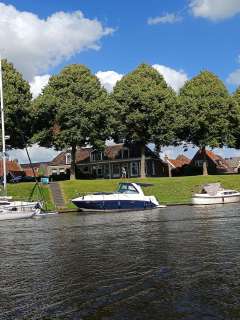 Rinker 320 Fiesta Vee
