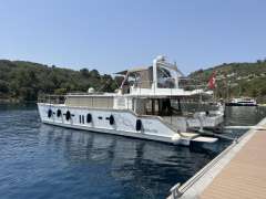 Motorkatamaran GFK, KSS Schwarzer Power catamaran