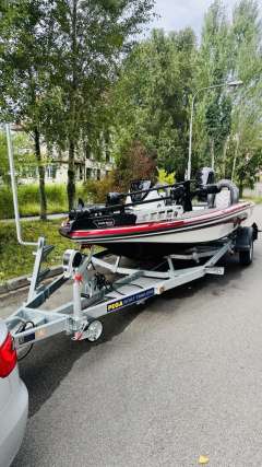 Nitro Z18 Fishing boat