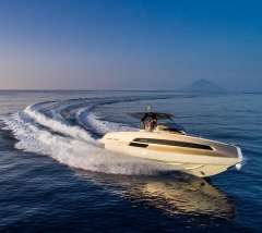 Invictus GT320 700PS Motor yacht