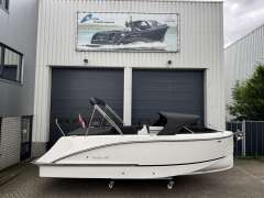 Maxima 640 Tender Motor launch