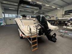Eolo 6.4 EL Cabin