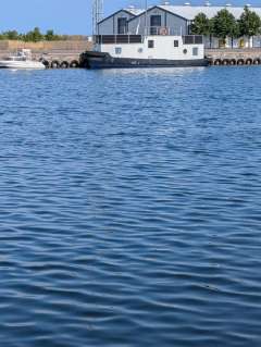 Bogense V&aelig;rft H&oslash;nenni Floating house