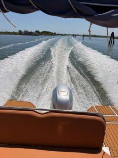 Manara 595 Center Console