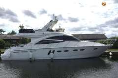 Sealine T50 Yate a motor