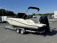 Quicksilver 675 Active Sundeck
