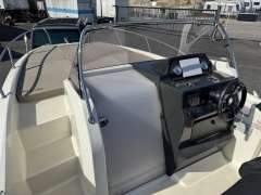 Quicksilver 675 Active Sundeck