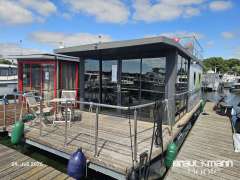 La Mare Apart Houseboat