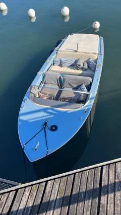 Guggisberg Silberm&ouml;we Bateau à moteur classique