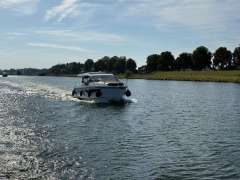 Sealine C330