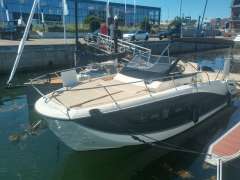 Quicksilver Activ 875 Sundeck