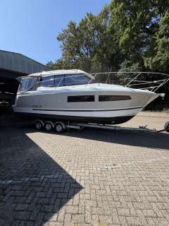 Jeanneau NC 9 Kabinbåt