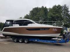 Sealine C330 Motoros yacht