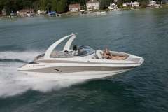 Crownline E27 Sürat teknesi