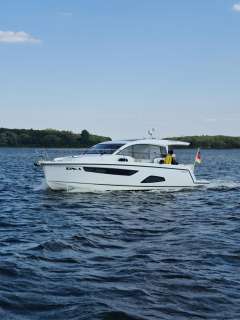 Sealine C330