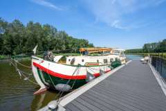 Tjalk Vrouwe Hendrika Varend woonschip
