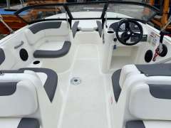 Bayliner Element E6 mit Scheibe
