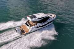 Solara 35 Motoros yacht