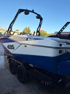 Axis T220 Bateau de sport