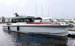 Axopar 37 XC Cross Cabin Hardtop