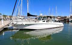Boston Whaler 370 Outrage Motoryacht