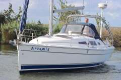 Hunter 33 Sailing yacht
