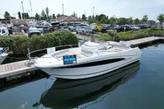 Jeanneau Cap Camarat 8.5 CC Iate a motor