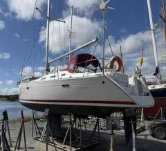 Beneteau Oceanis 393 Plachetní jachta