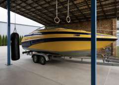Crownline 235 CCR Kabinos hajó