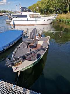 DLX 450 Marina Sportboot