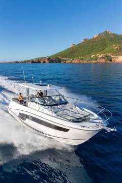 Jeanneau 10.5 WA Sport boat
