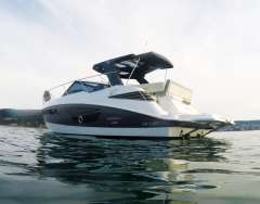 Cobrey 33 SC mit Motoryacht