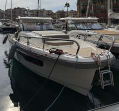Nimbus T11 Cabin cruiser