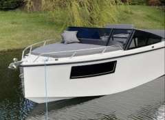 Manara 750 Pleasure Deck boat