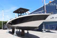 Boston Whaler 270 Outrage Deck boat