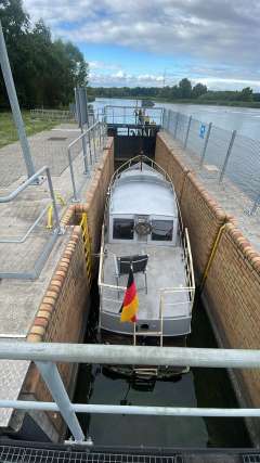 Stahlkajütboot