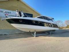Gran Turismo 38GT Gran Turismo 38 GT Cabin cruiser