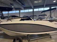 Quicksilver Activ 555 Cabin Bateau de sport