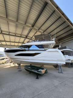 Prestige F4.9 Motoryacht