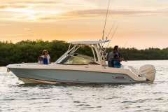 Boston Whaler 240 Vantage Sport boat